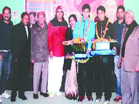  Badminton player, lamp, the goal honored
